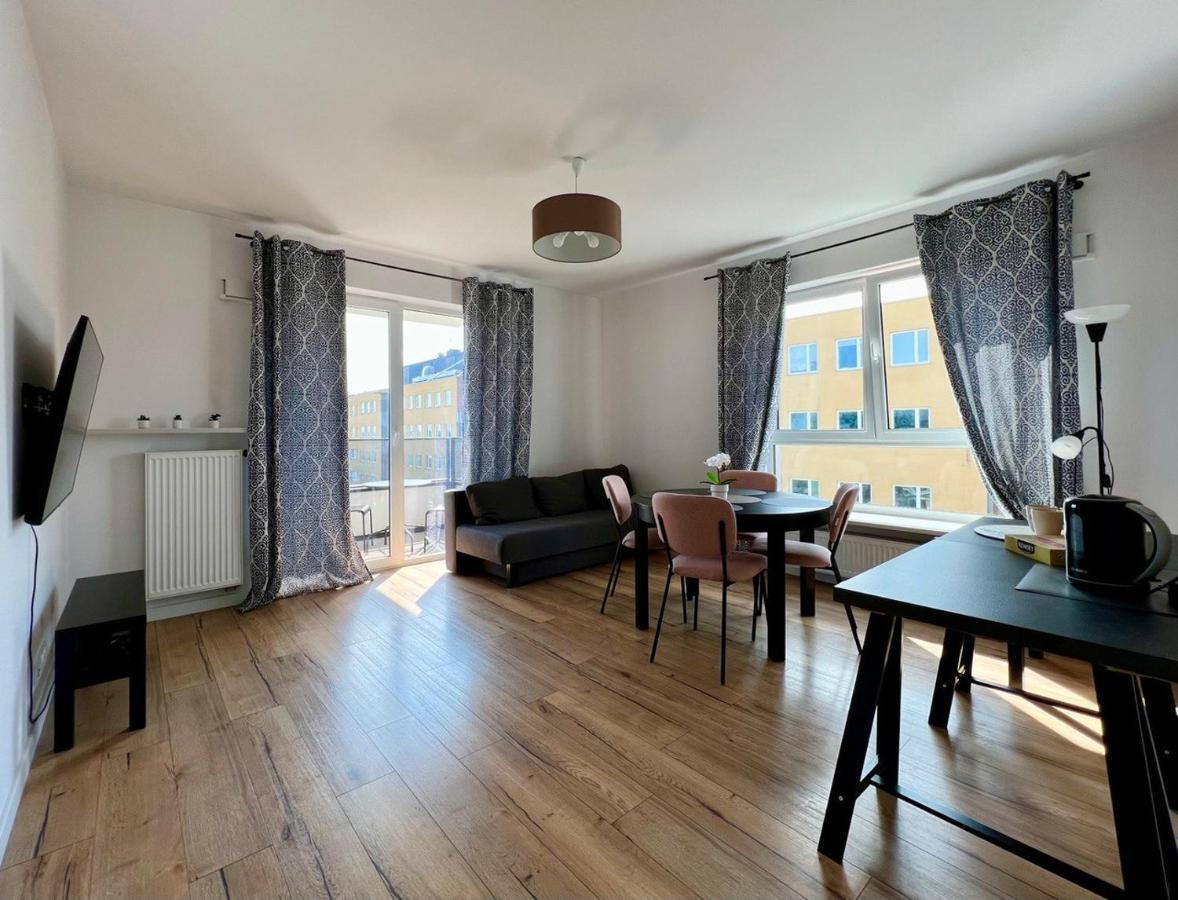 K22 Large Family Apart Komputerowa وارسو المظهر الخارجي الصورة
